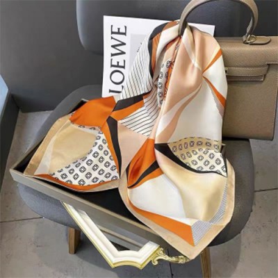 로페리아 데일리 쉬폰 70*70 정사각 실크 스카프(0215612)